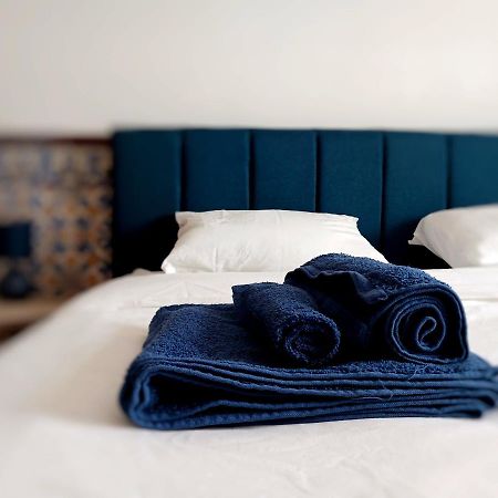 Rooms 10 Mins Walk From Train Station! Agualva-Cacem Exterior photo