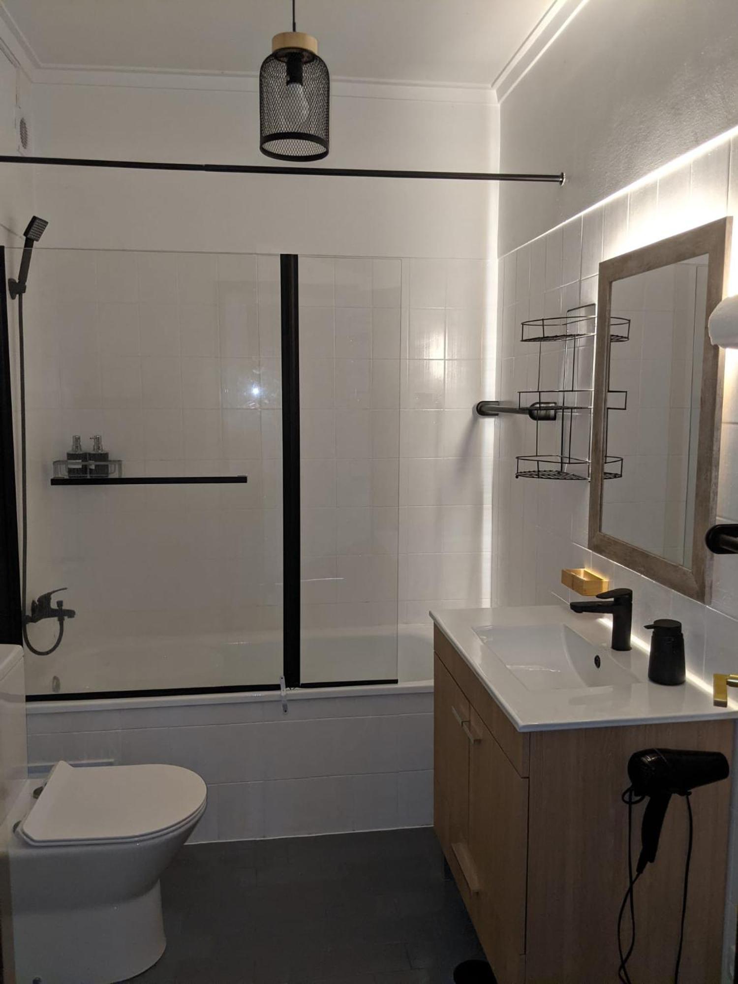 Rooms 10 Mins Walk From Train Station! Agualva-Cacem Exterior photo