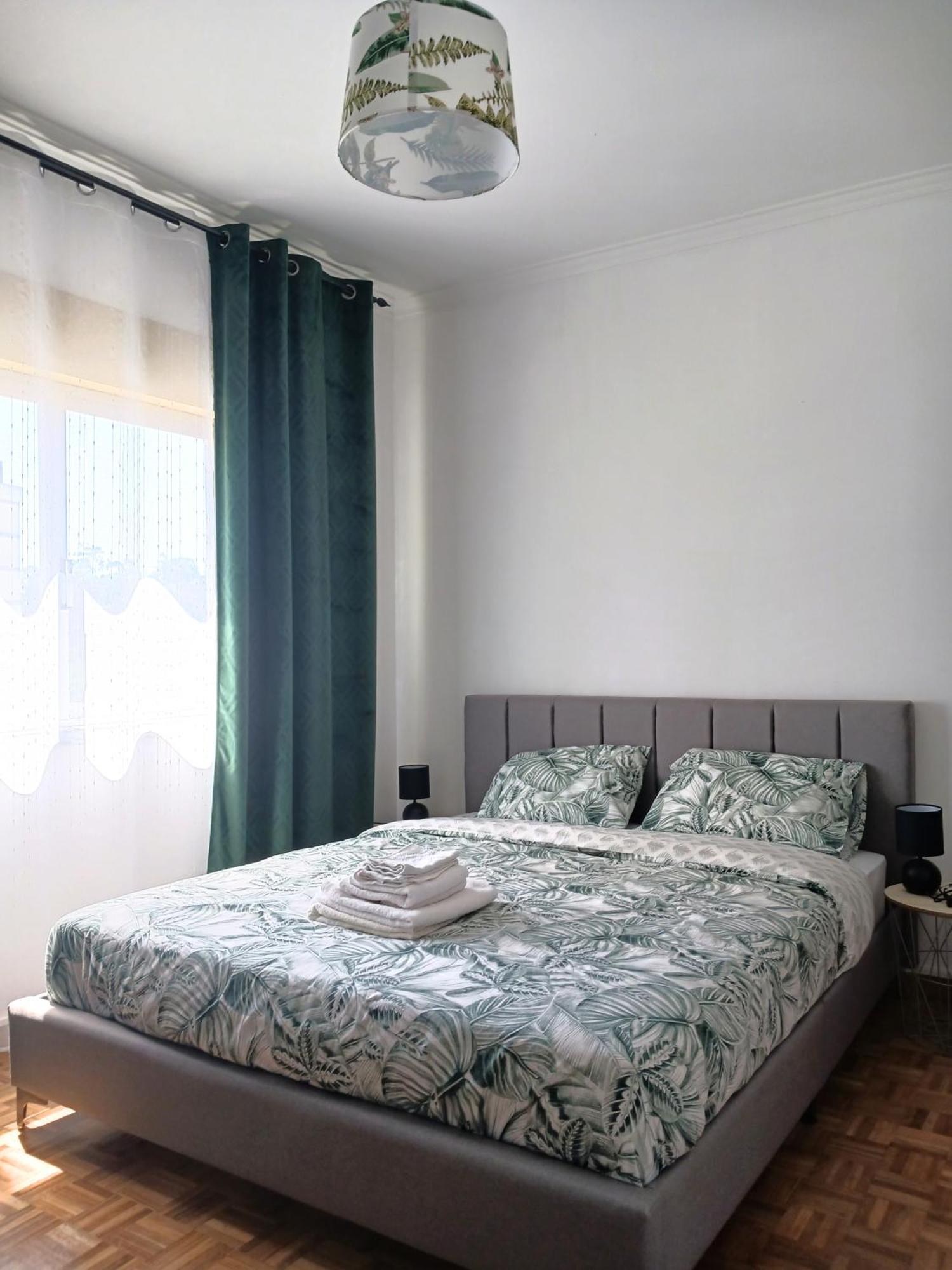 Rooms 10 Mins Walk From Train Station! Agualva-Cacem Exterior photo