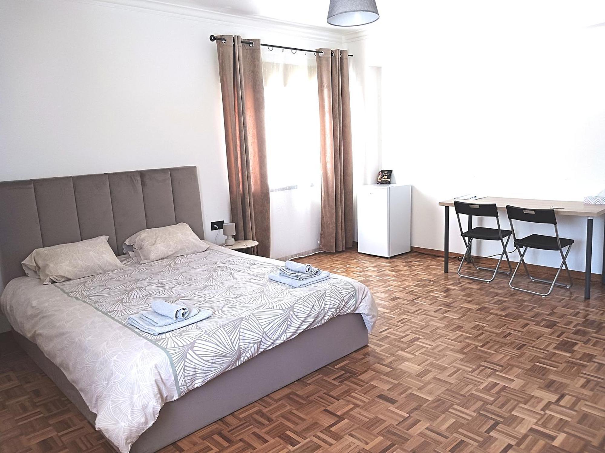 Rooms 10 Mins Walk From Train Station! Agualva-Cacem Exterior photo