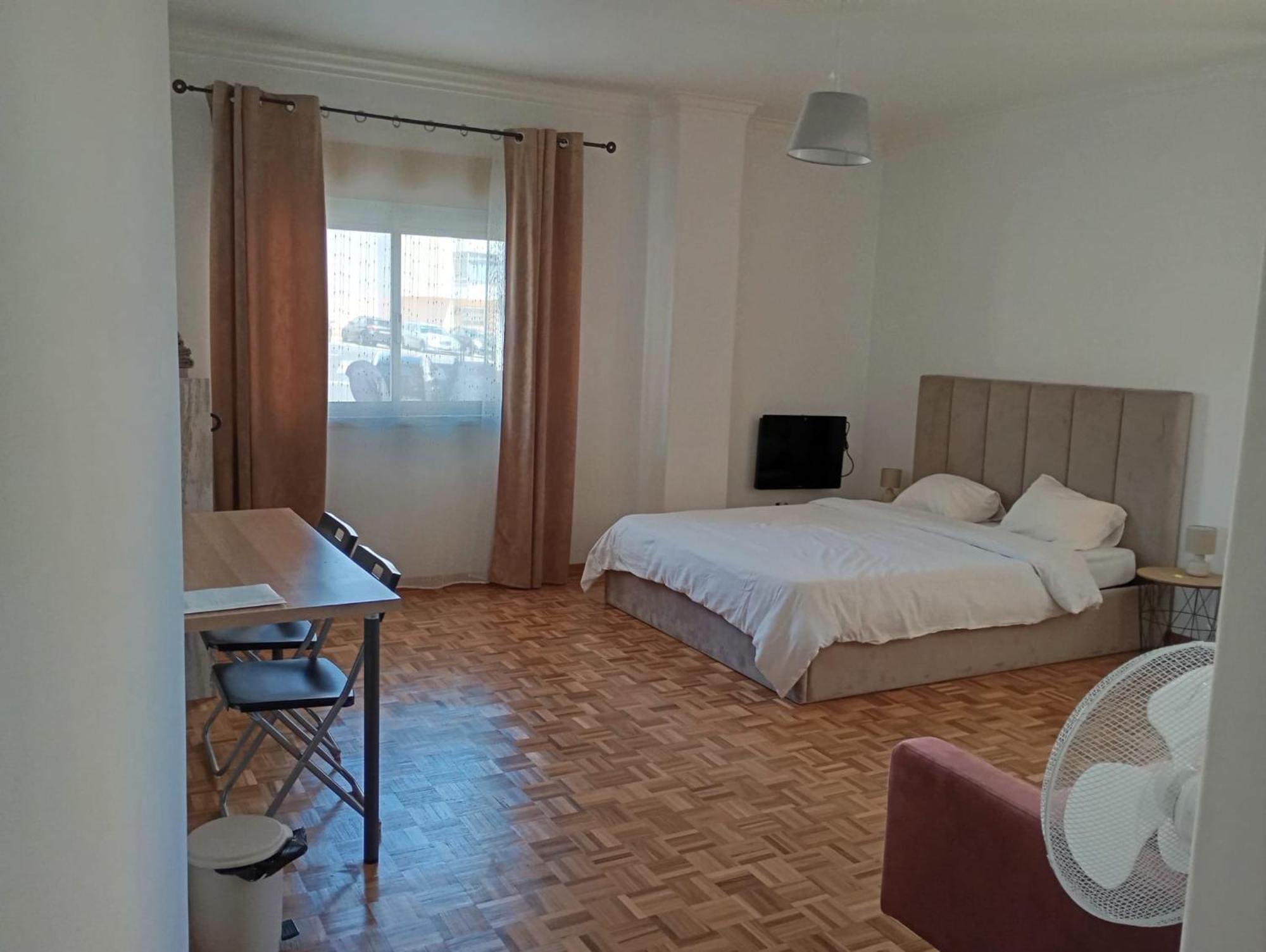 Rooms 10 Mins Walk From Train Station! Agualva-Cacem Exterior photo