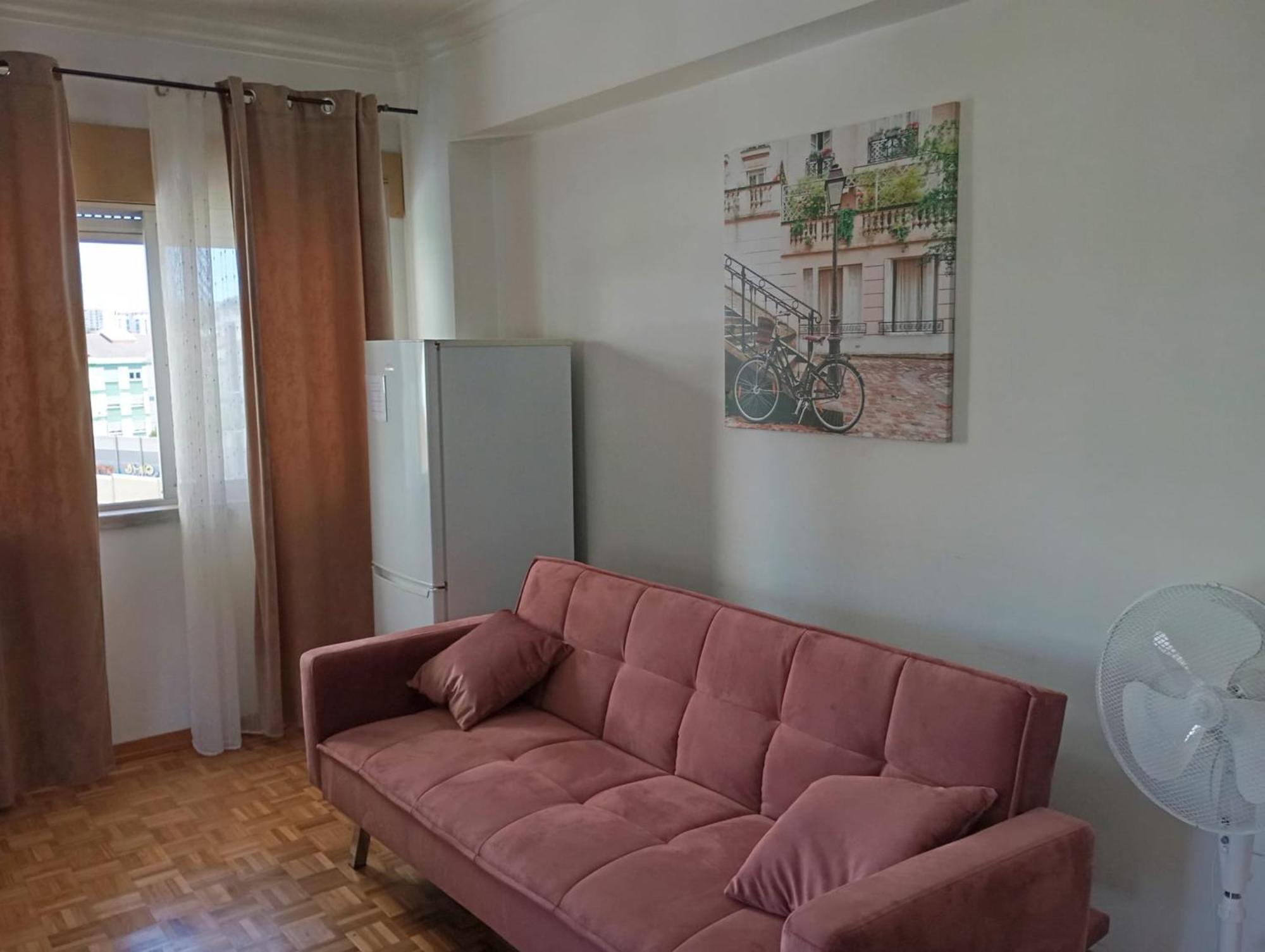 Rooms 10 Mins Walk From Train Station! Agualva-Cacem Exterior photo